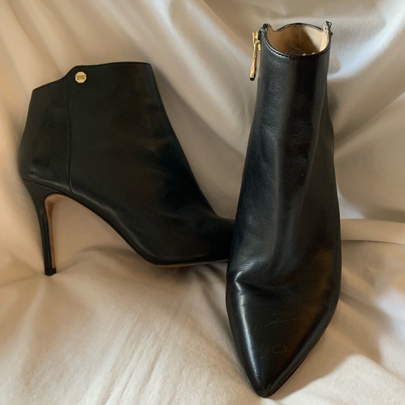 Louise et Cie black leather 'Low Sid Pointed Toe Booties' - Picture 9 of 10